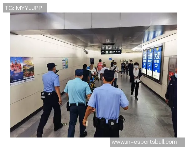 克劳奇不慎遗失妻子生日礼物地铁乘客拾获后及时归还车站